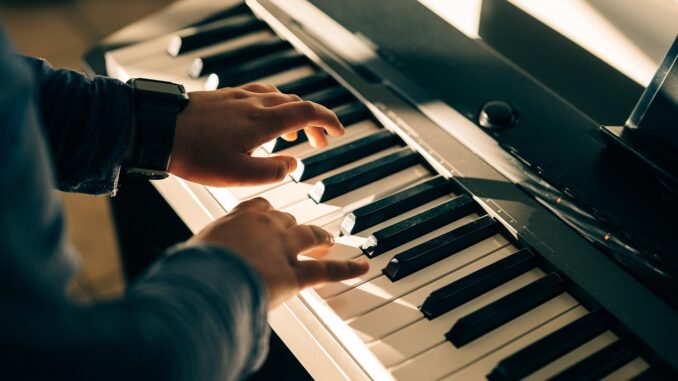 Choisir le piano idéal : le chemin vers une passion épanouissante pour adultes Choisir le piano idéal : le chemin vers une passion épanouissante pour adultes