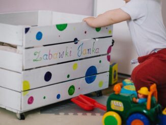 Occuper un enfant de deux ans sans écran : des activités qui construisent son cerveau